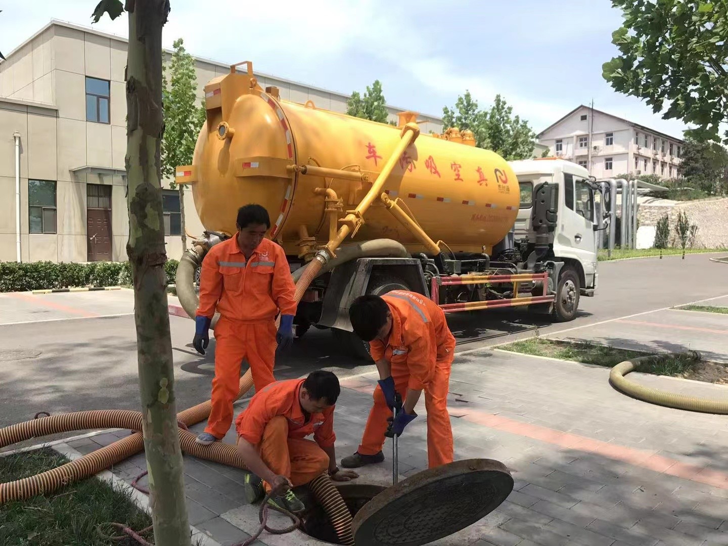 万宁化粪池清理与5-8吨吸粪车施工效率分析